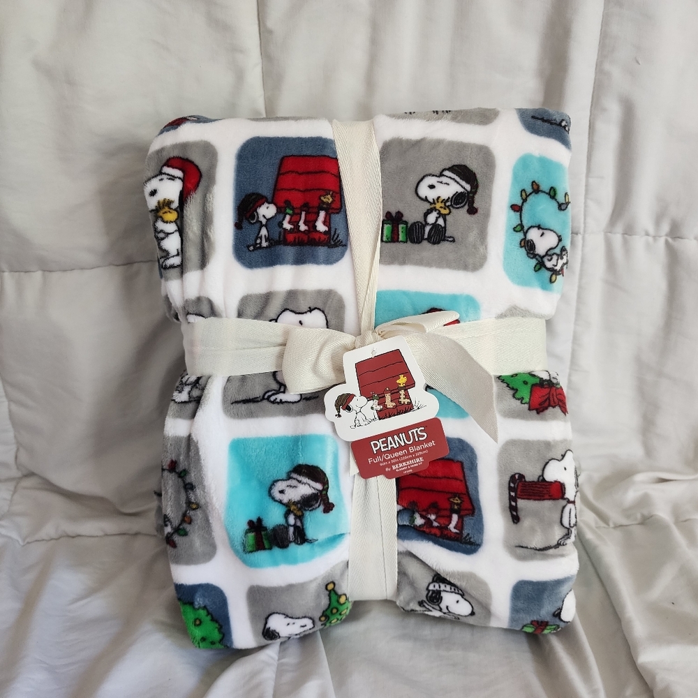 Peanuts snoopy and woodstock holiday blanket